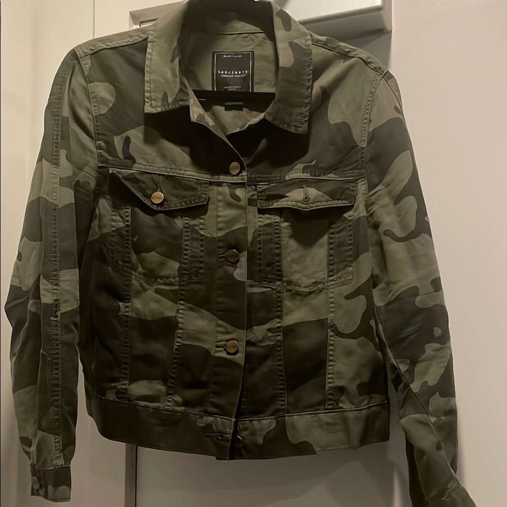 Cropped camo jacket